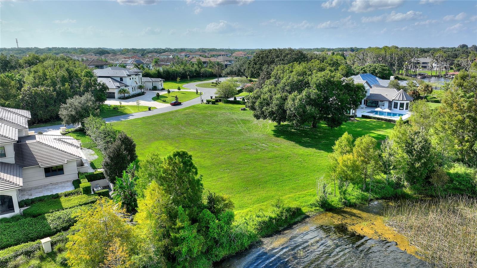 CHAINE DU LAC - Land