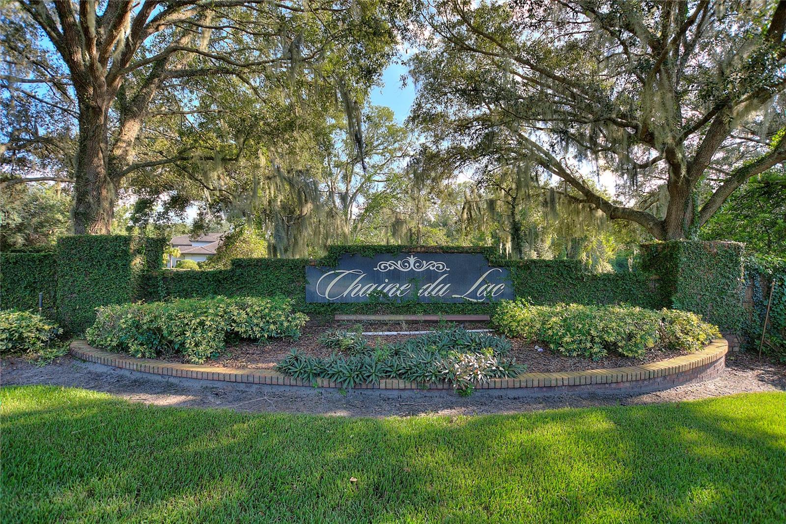 CHAINE DU LAC - Land