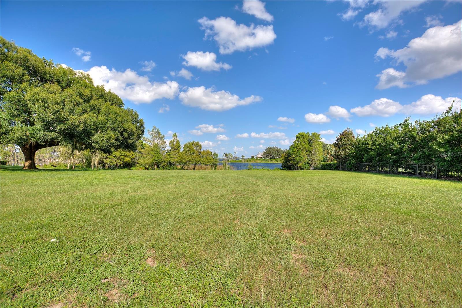 CHAINE DU LAC - Land