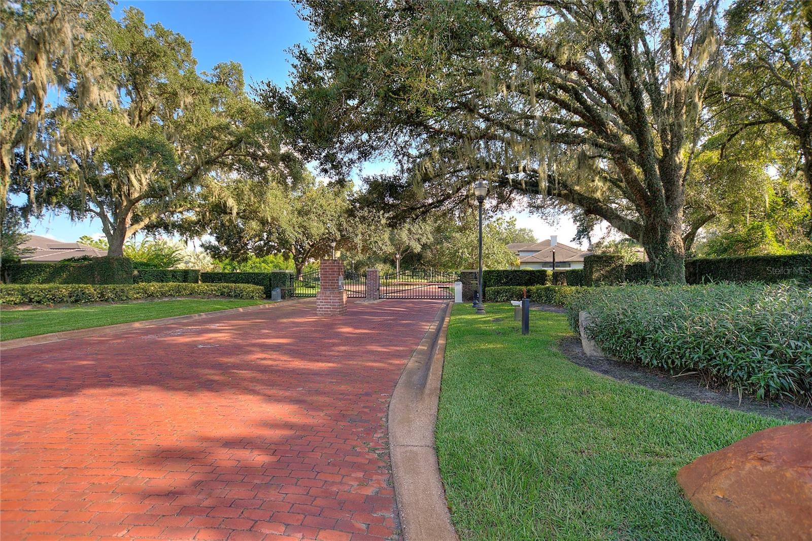 CHAINE DU LAC - Land