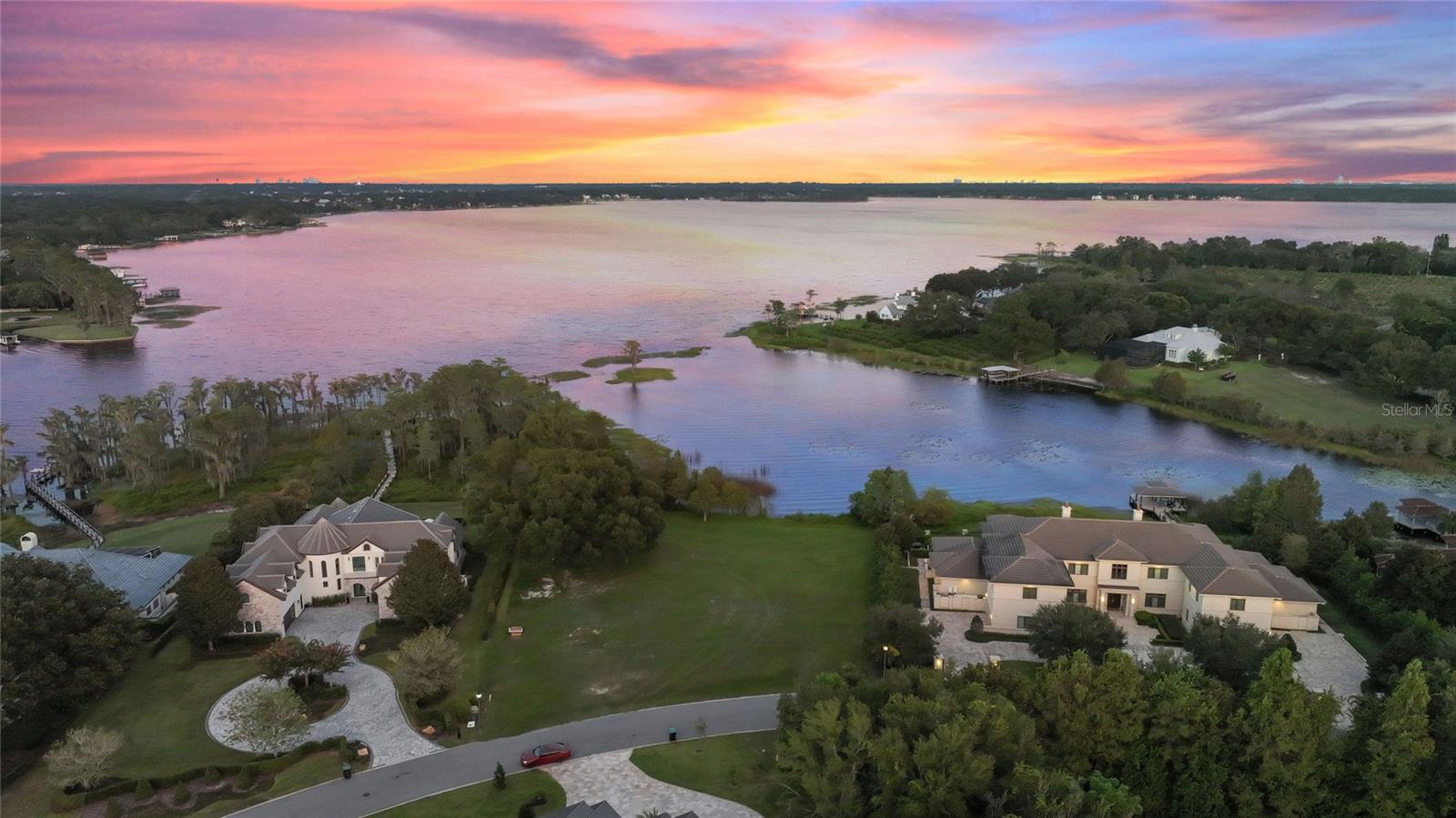 CHAINE DU LAC - Land