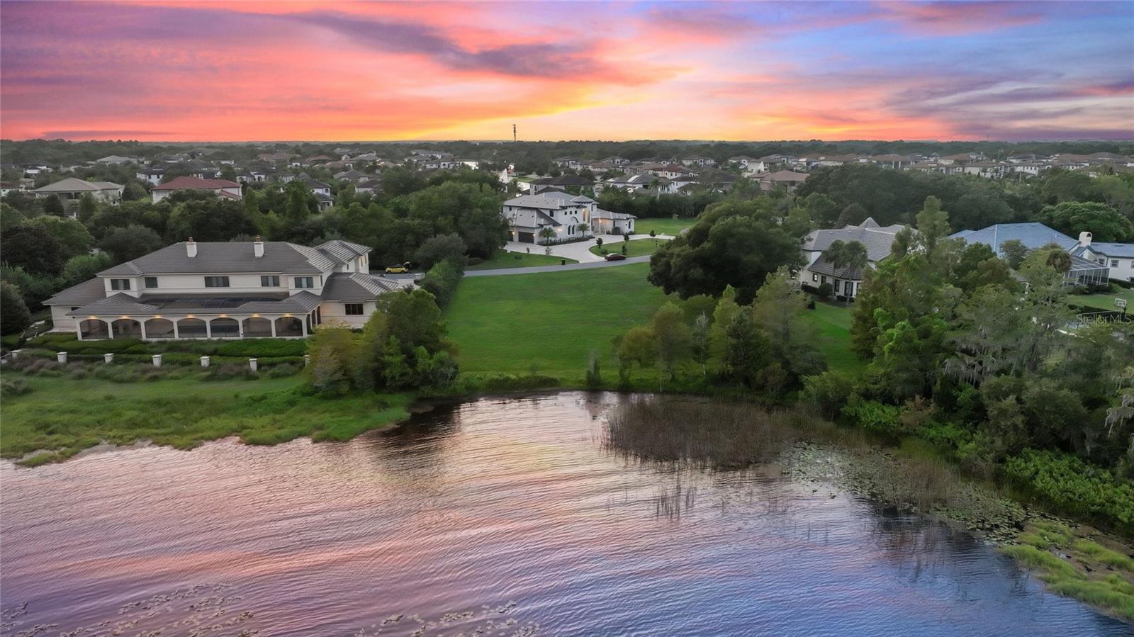 CHAINE DU LAC - Land