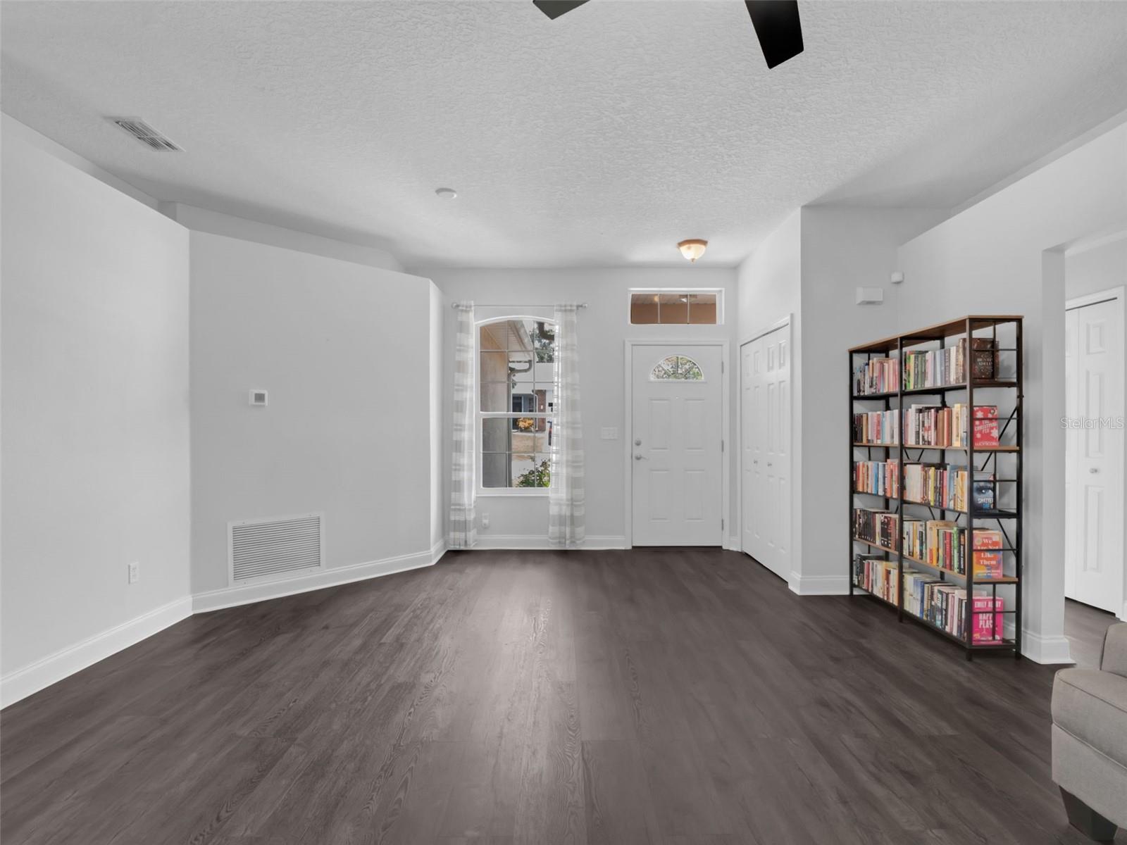 917 DEKLEVA DRIVE