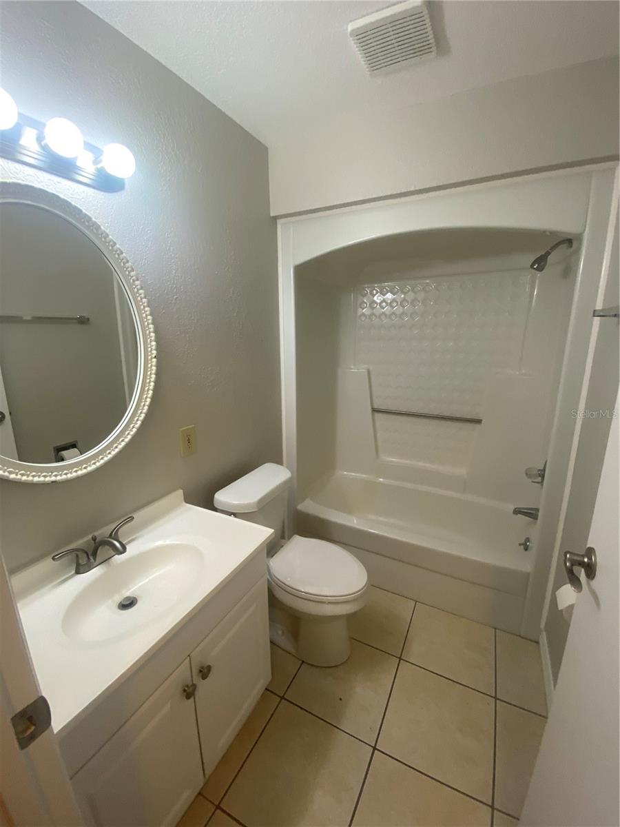 FAIRGREEN UNIT 04 - Residential Lease