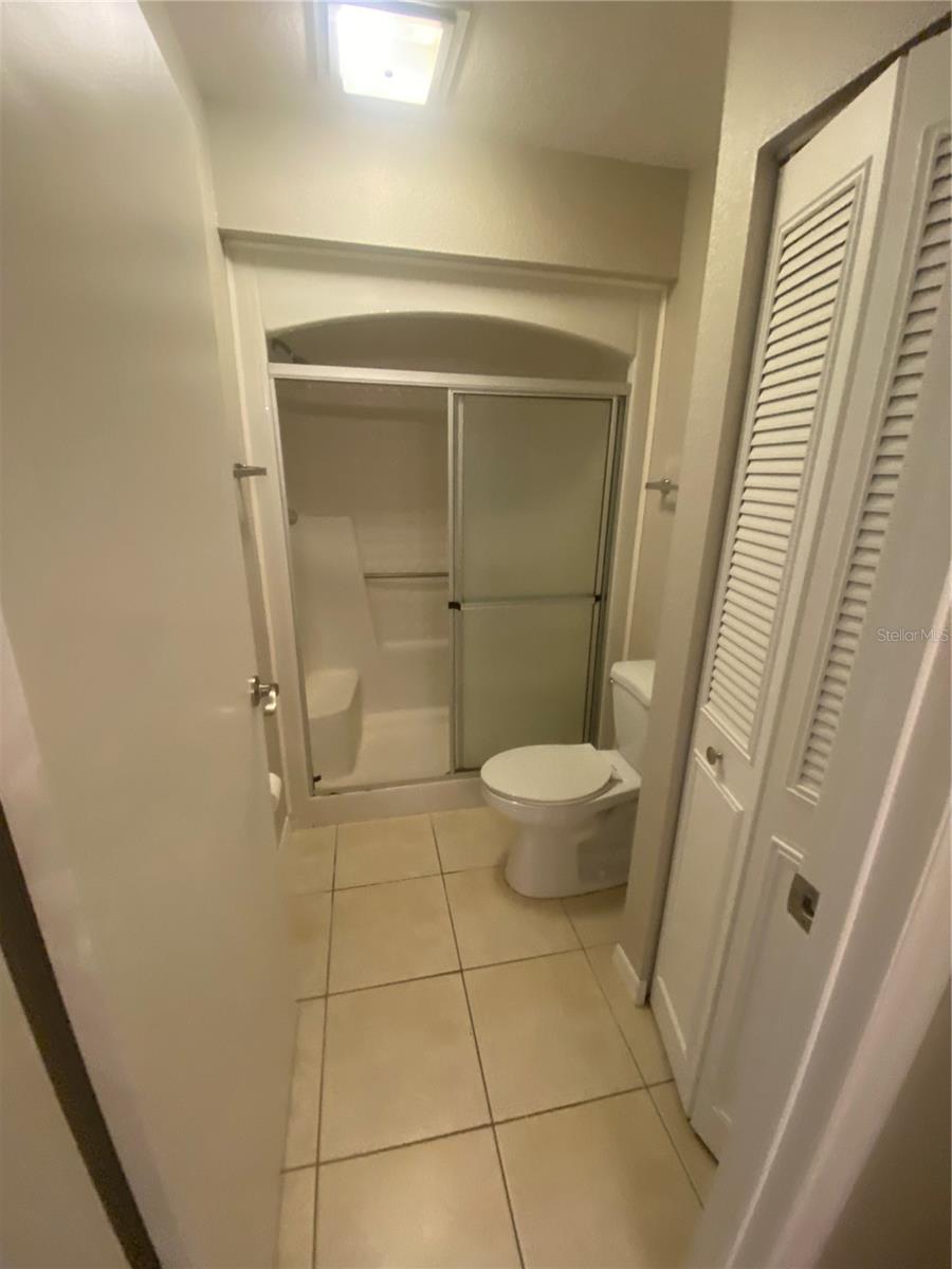 FAIRGREEN UNIT 04 - Residential Lease