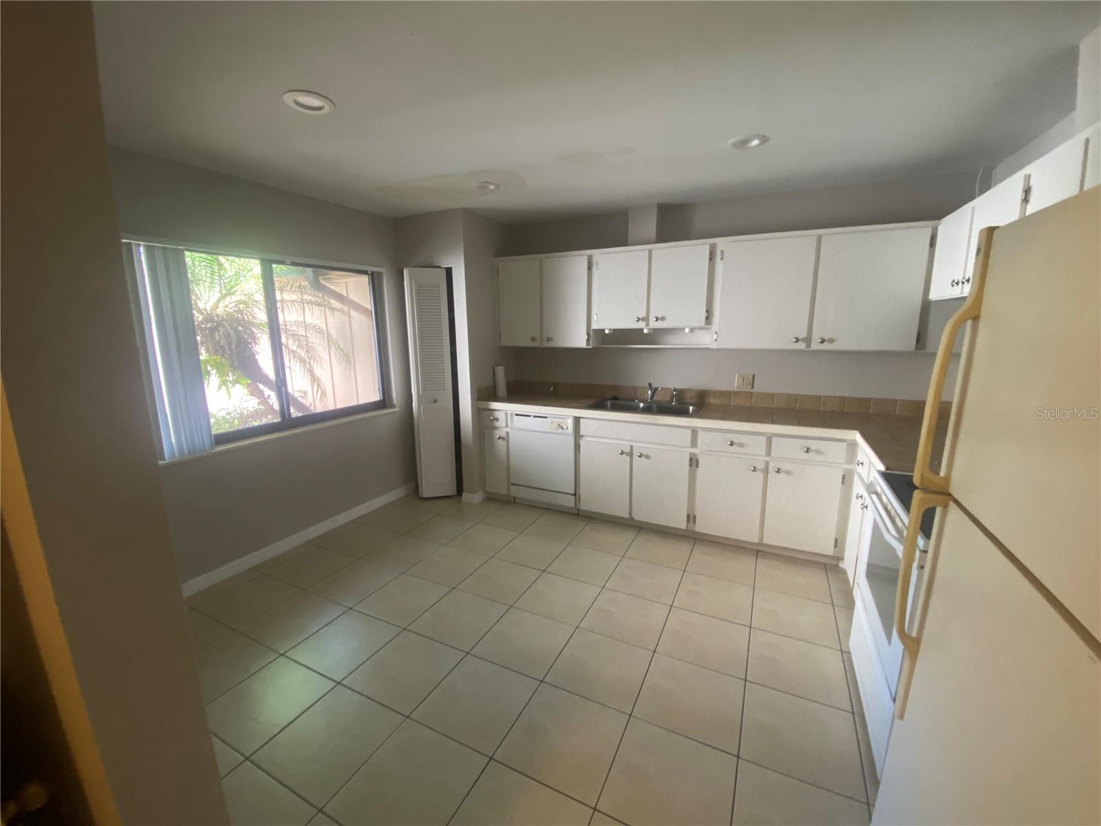 FAIRGREEN UNIT 04 - Residential Lease