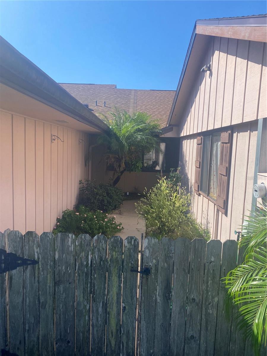 FAIRGREEN UNIT 04 - Residential Lease