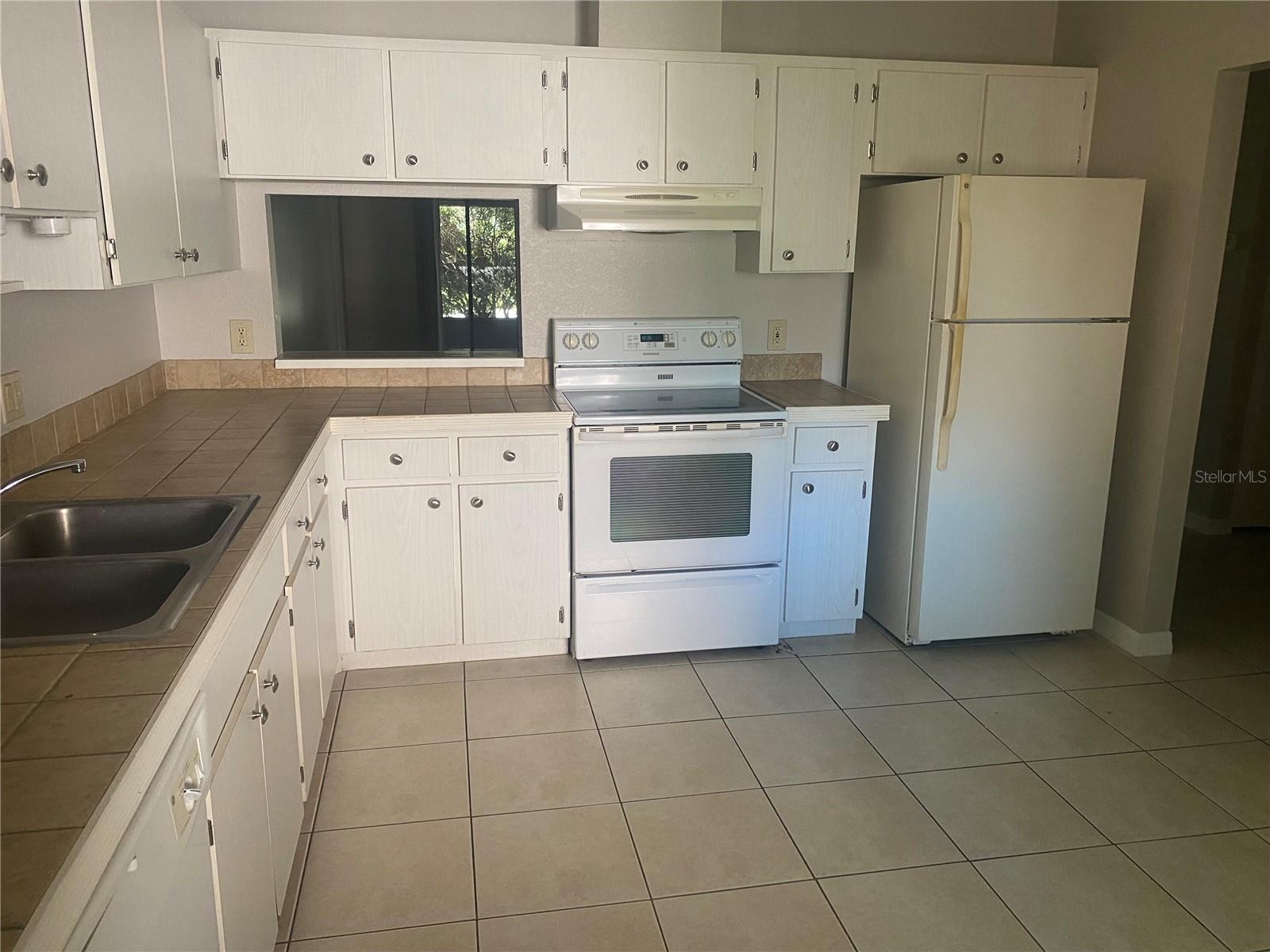 FAIRGREEN UNIT 04 - Residential Lease