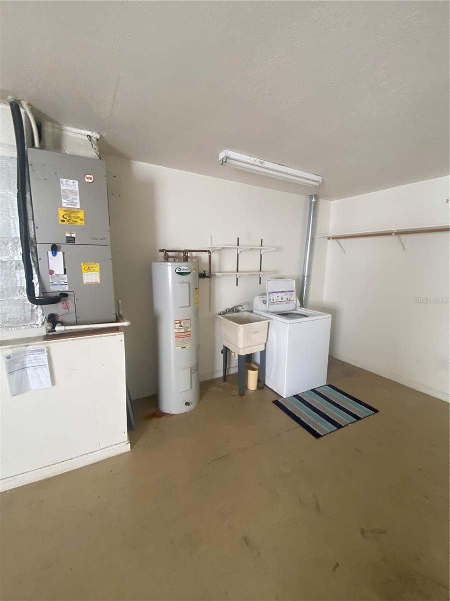 FAIRGREEN UNIT 04 - Residential Lease