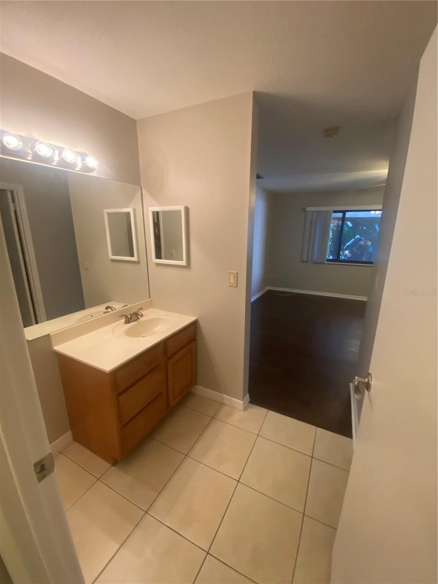 FAIRGREEN UNIT 04 - Residential Lease