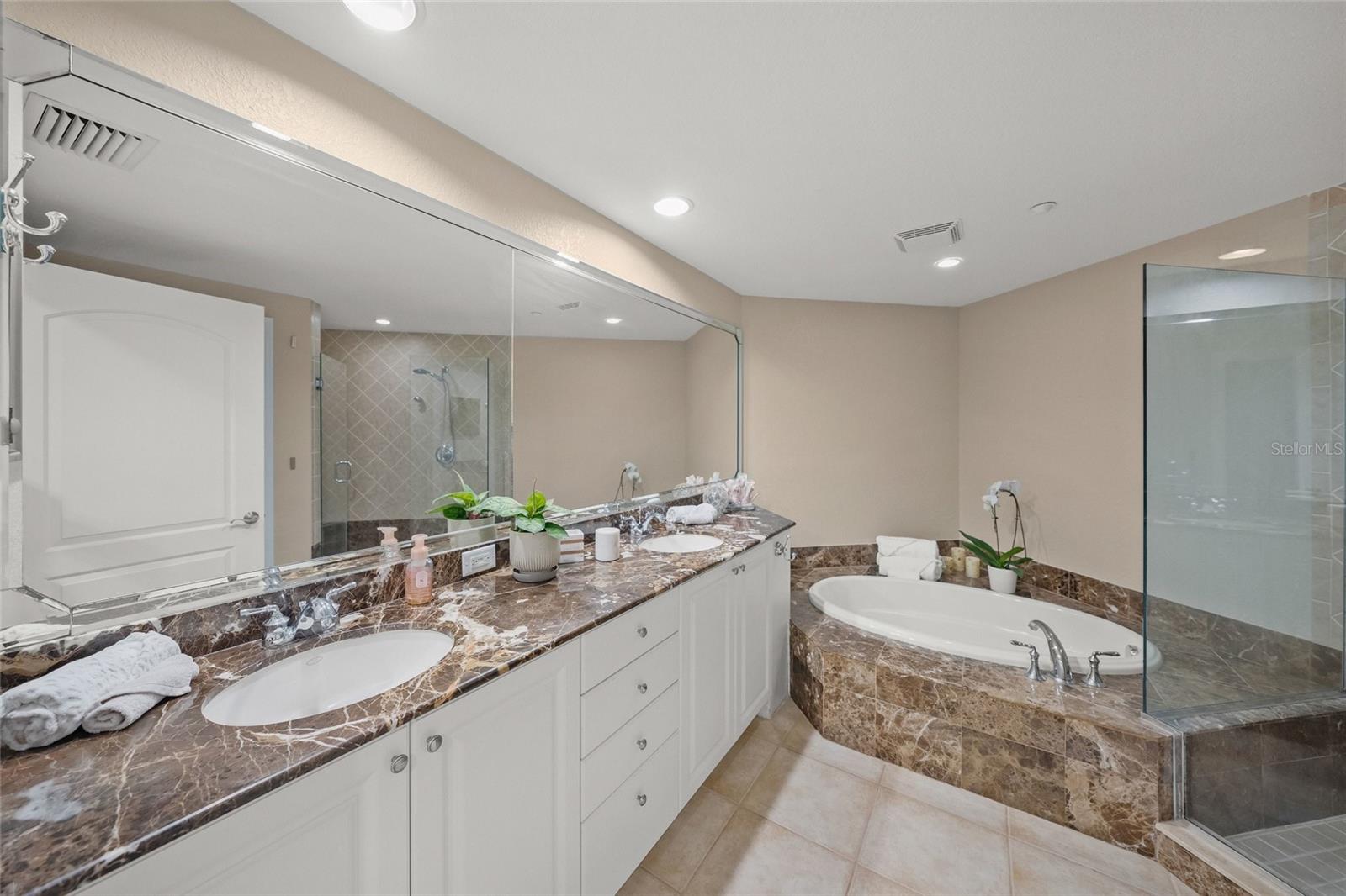 VILLAS/HARBOR VILLAGE - Residential