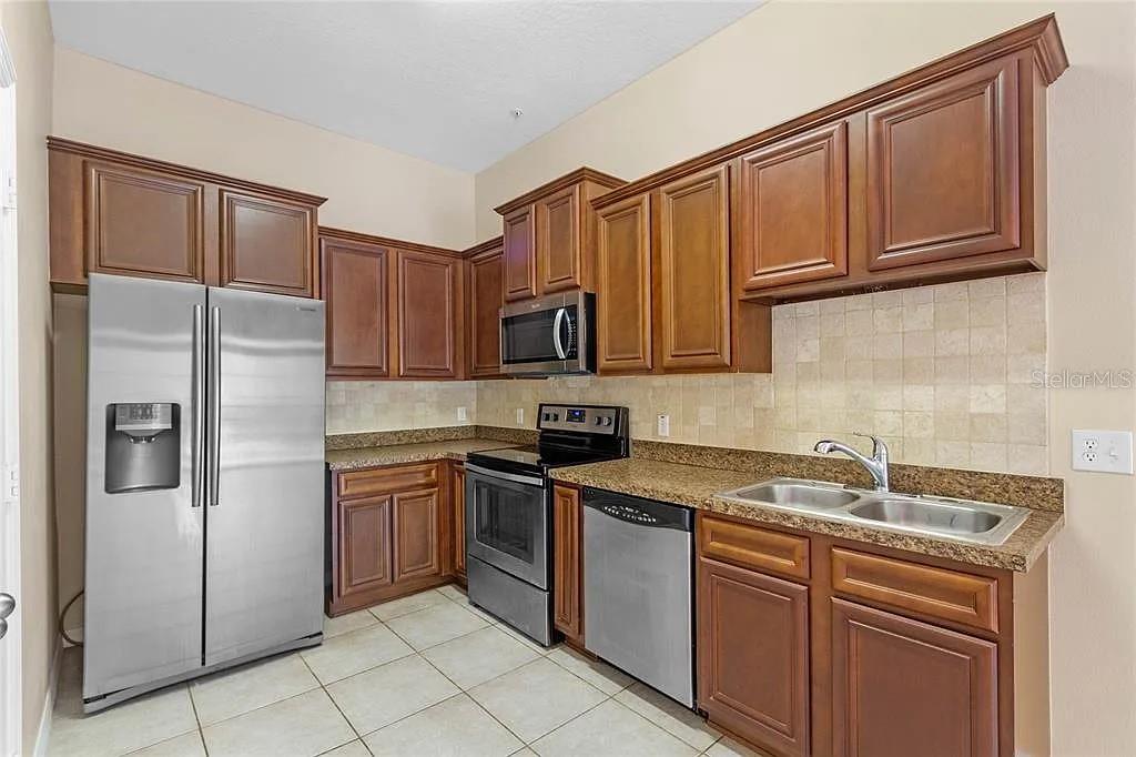 15326 OAK APPLE COURT