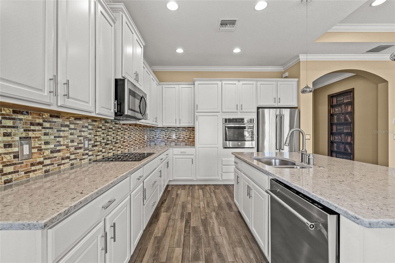 SUN CITY CENTER UNIT 274 & 2 - Residential