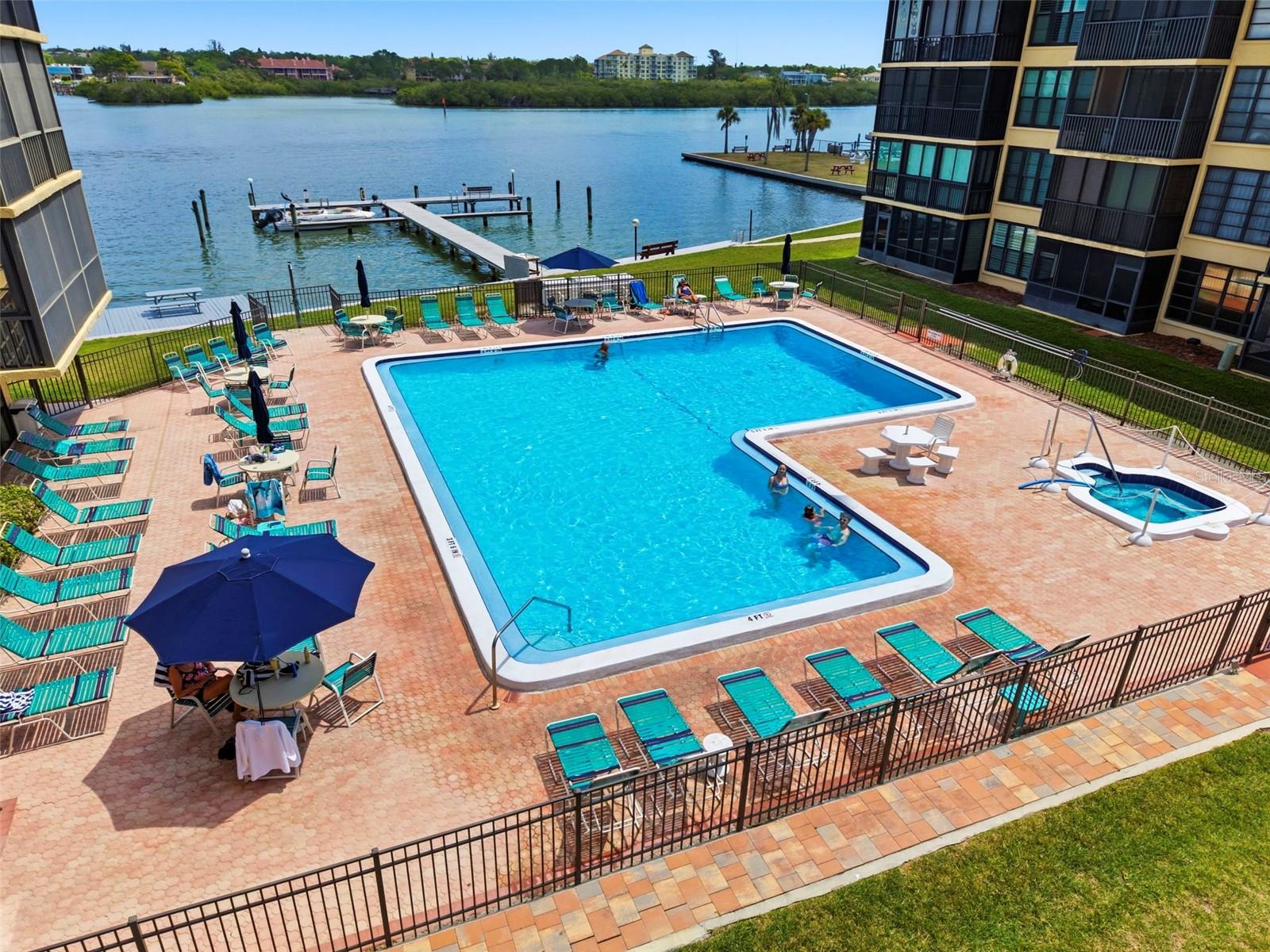 BAY MARINER THE CONDO - Residential