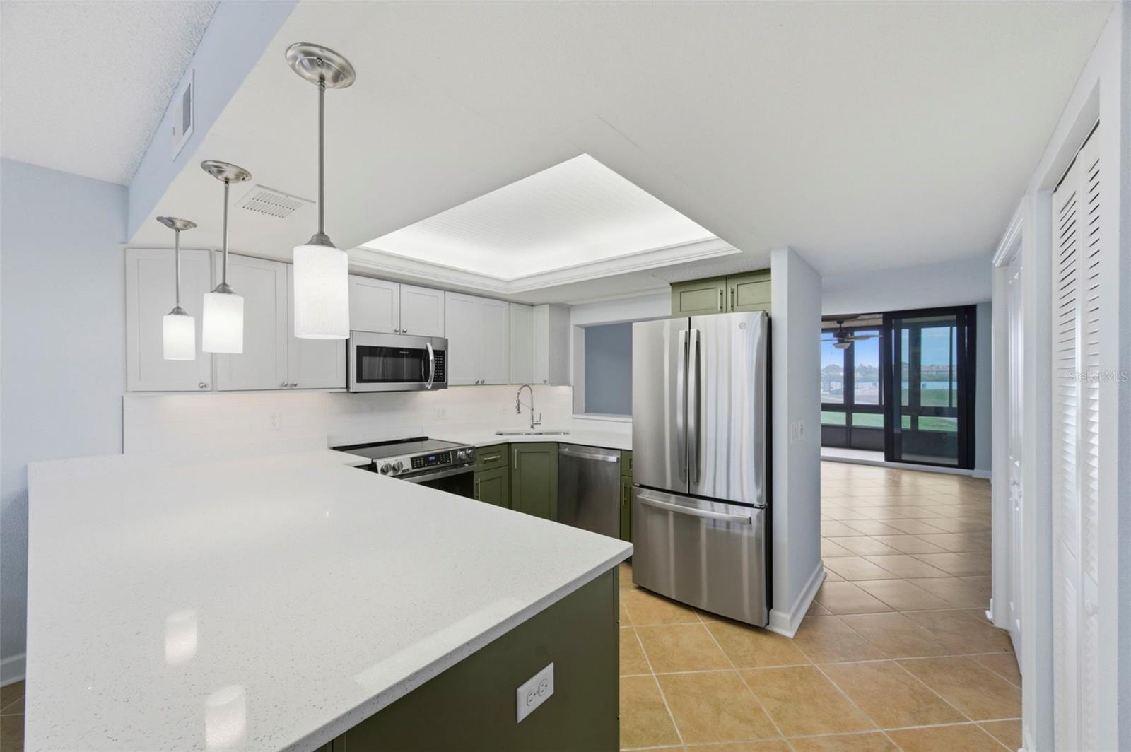 BAY MARINER THE CONDO - Residential