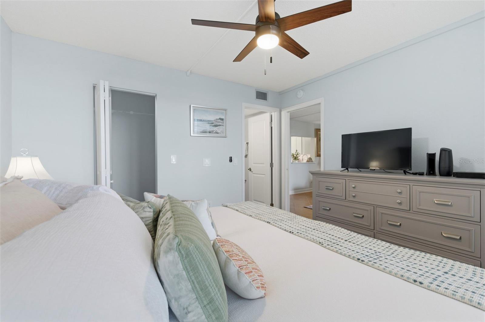 BAY MARINER THE CONDO - Residential