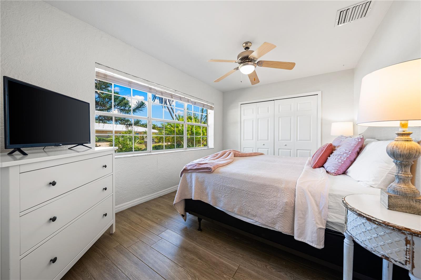 SOUTH GATE - Residential