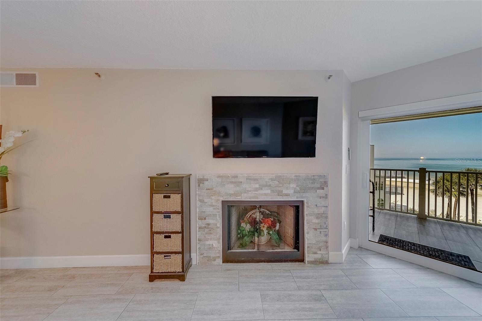 LIGHTHOUSE POINTE CONDO - Residential Lease