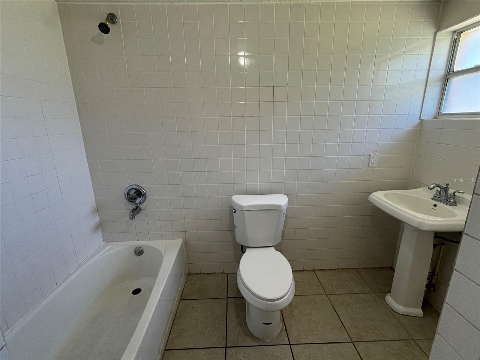 GOLF VIEW PARK - Residential Lease