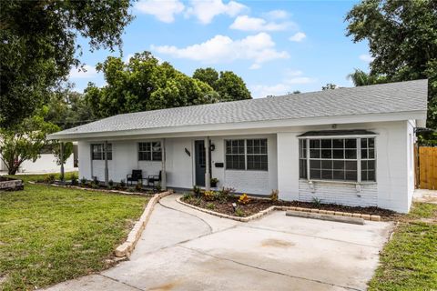 A home in WINTER HAVEN