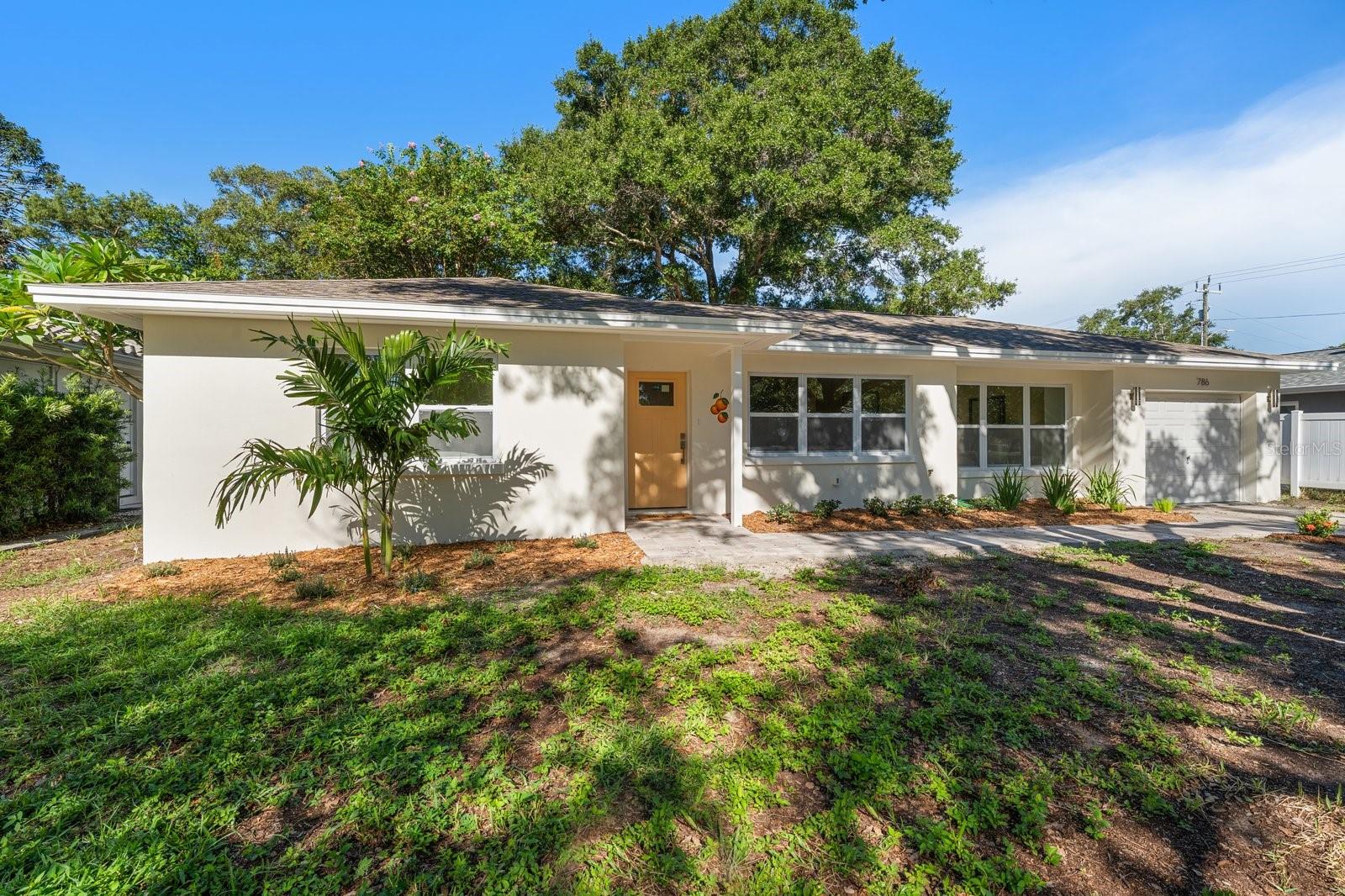 786 MANOR DRIVE W