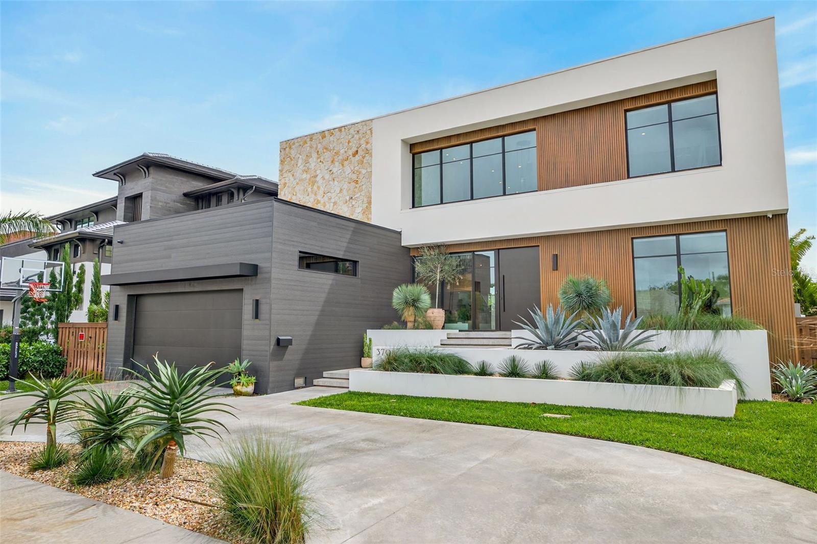 370 BELLEAIR DRIVE NE