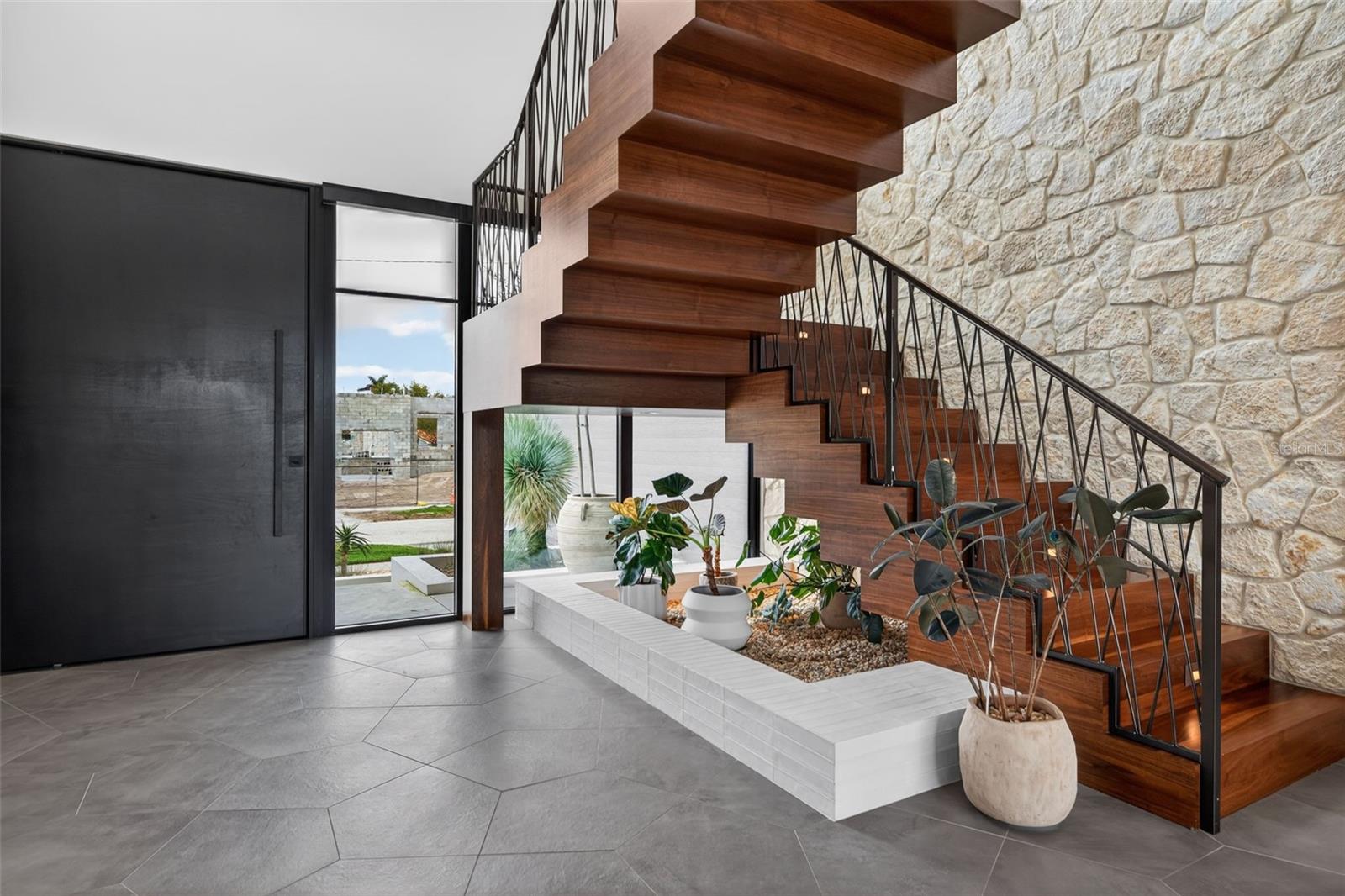 370 BELLEAIR DRIVE NE