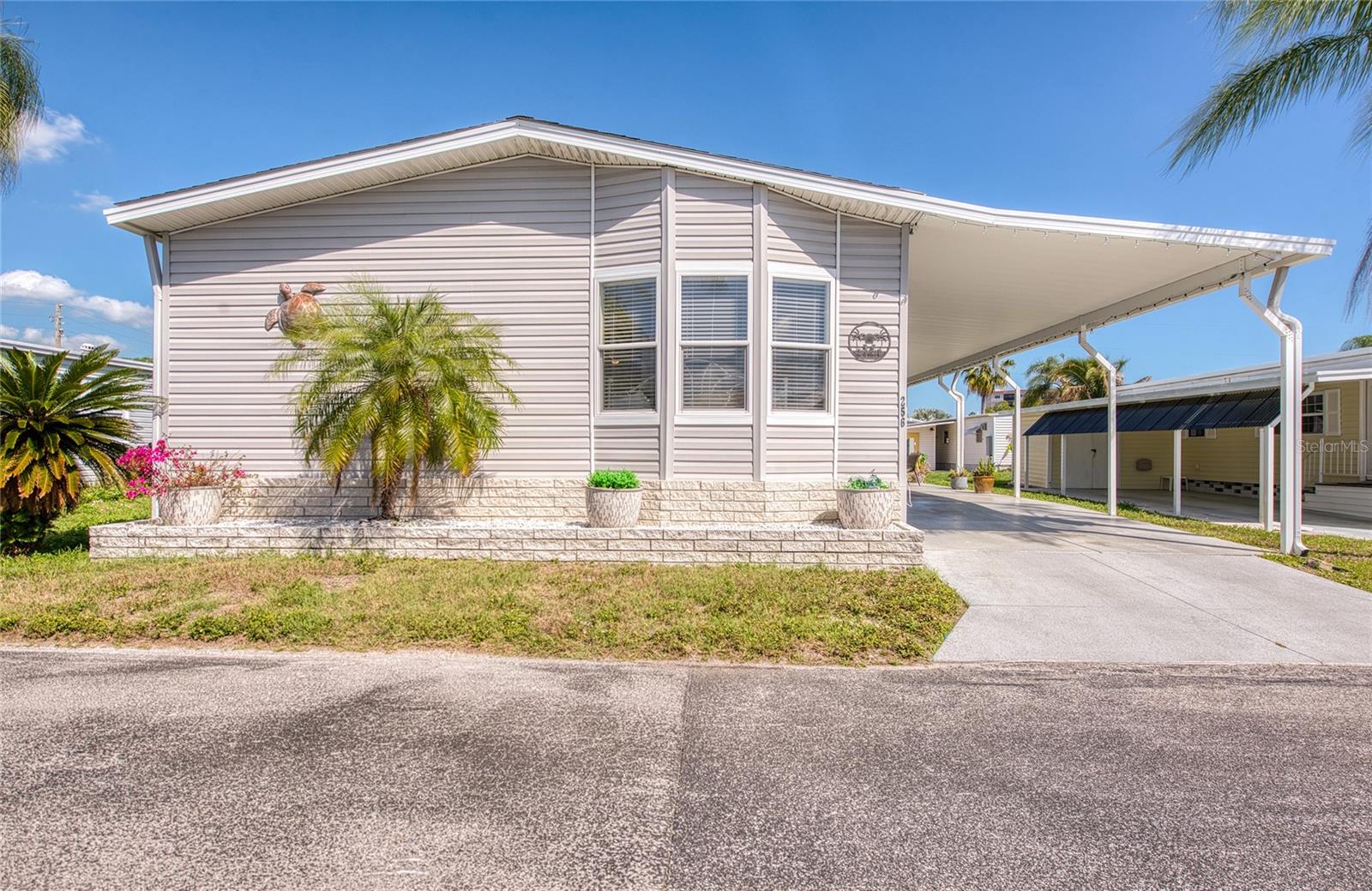 18675 US HIGHWAY 19 N 256