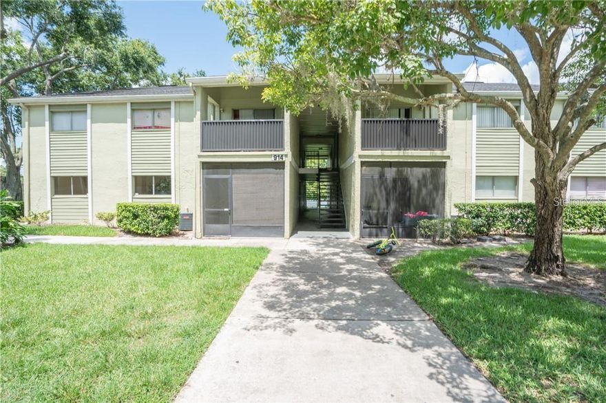 Welcome home to this 3 bedrooms 2 bathroom with walk-in jacuzzi, very well maintained and freshly painted condo, perfectly situated for ultimate convenience in Altamonte Springs. Forget the hassle of renovations—this unit is a move-in ready! Enjoy cool, easy-to-clean flooring throughout, as this bright space features all tile and absolutely no carpet, a huge bonus for allergy sufferers and pet owners alike. Unbeatable Location & Amenities
You won't find a more convenient place to live. Priced to sell!! Located just minutes from major highways (I-4, 436, and 414), making your daily commute or weekend trips stress-free. Everything you need is practically outside your door! Easy access to major shopping centers, top restaurants, hospital and local services.
Resort-Style Amenities, Take advantage of the community's offerings, including Clubhouse, gym, and three sparkling swimming pools (one is just a short walk away!). The community laundry room is located very close to the unit, adding to the ease of living.
This property is perfect for a first-time buyer, a downsizer, or an investor seeking a well-kept, high-demand rental in a desirable location.
Don't miss this opportunity for easy, stylish living! Schedule your showing today.