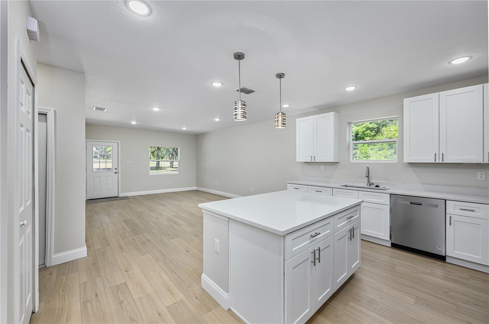 DOZIERS BLK 149 DELAND - Residential