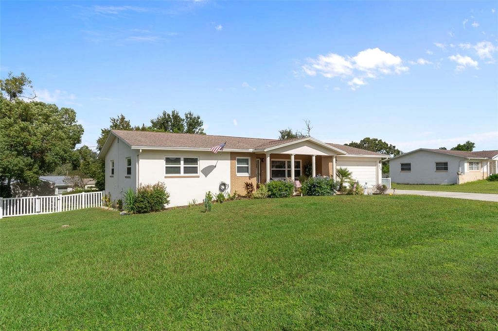 Photo of 328 S Monroe Street, Beverly Hills, FL 34465 (MLS # OM710778)
