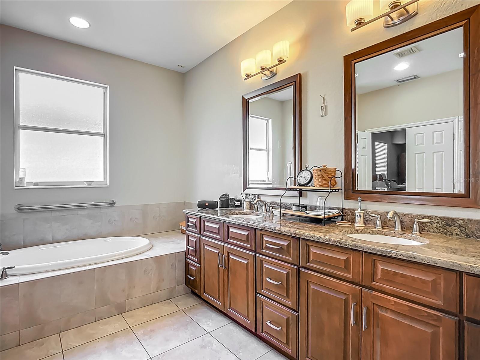 RIVER HILLS COUNTRY CLUB PARCE - Residential