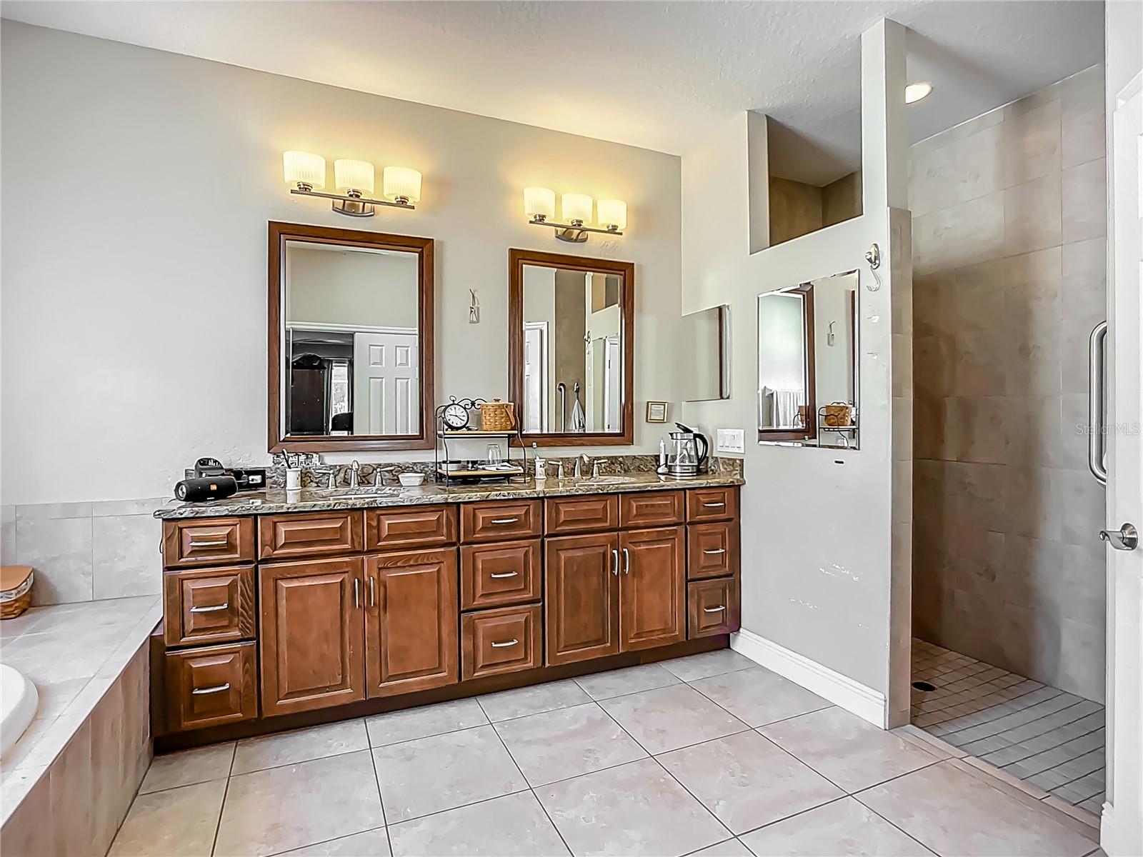 RIVER HILLS COUNTRY CLUB PARCE - Residential