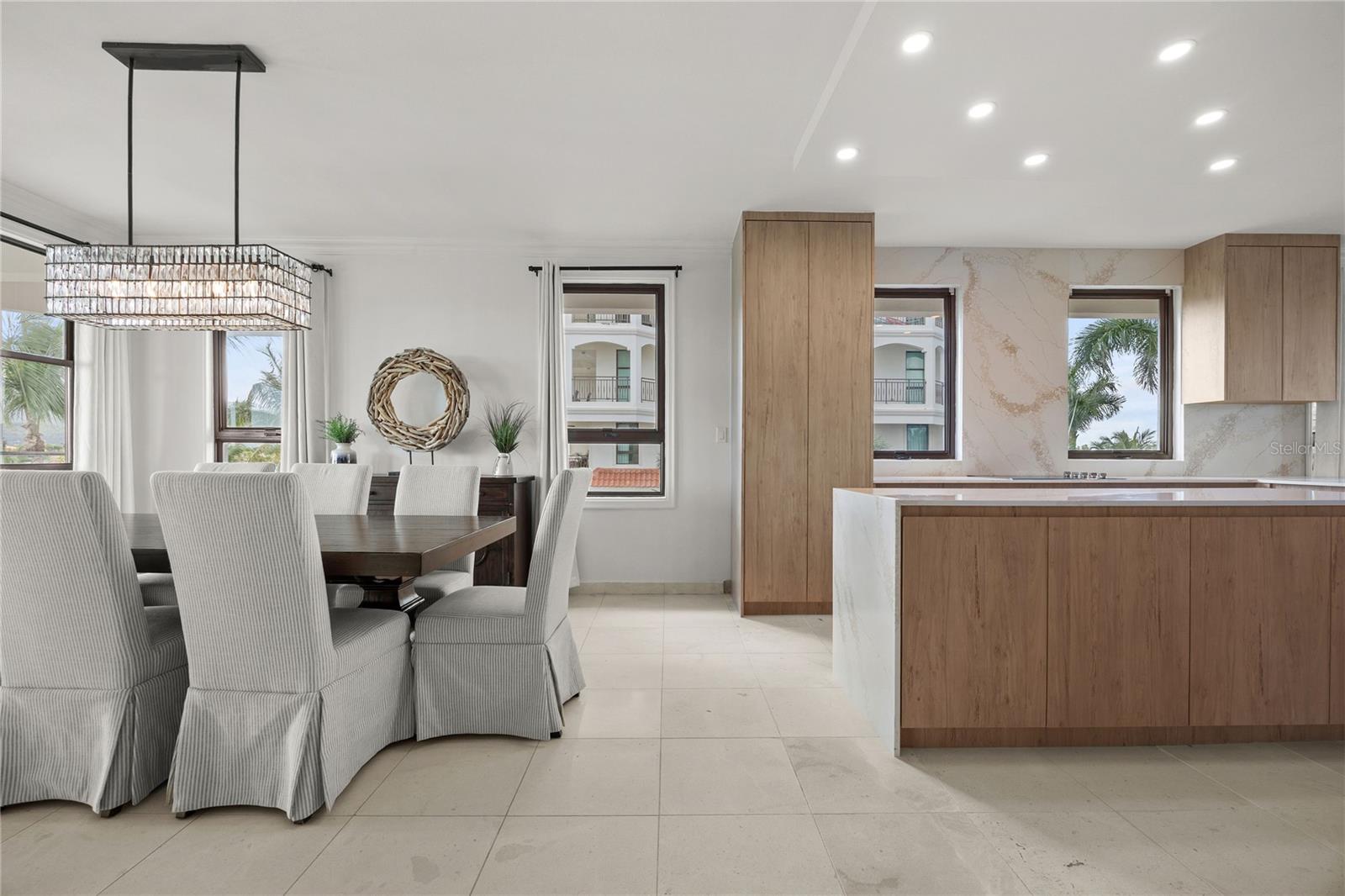 COUNTRY CLUB RESIDENCES - Residential