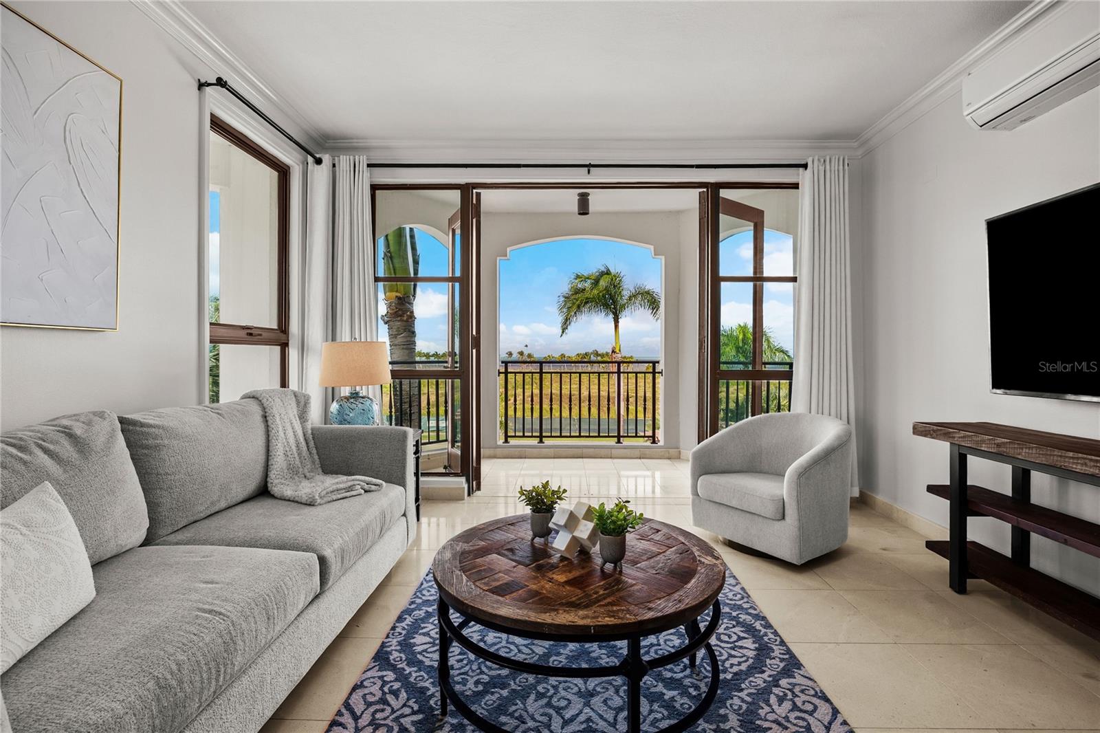 COUNTRY CLUB RESIDENCES - Residential