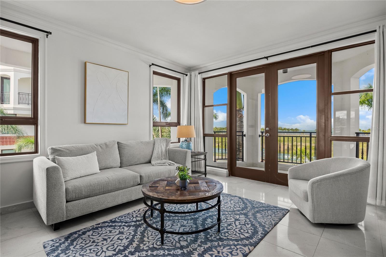 COUNTRY CLUB RESIDENCES - Residential