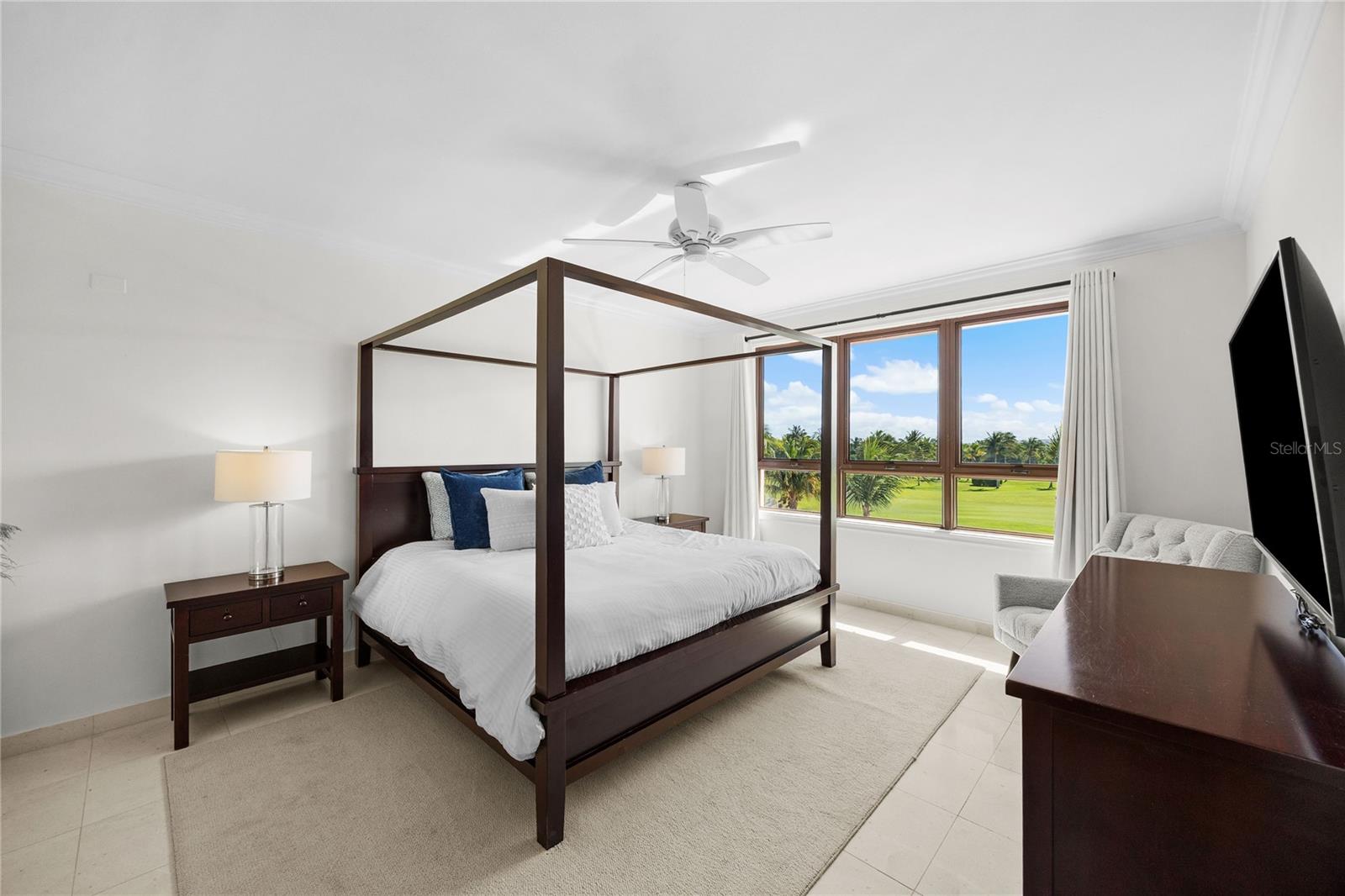 COUNTRY CLUB RESIDENCES - Residential