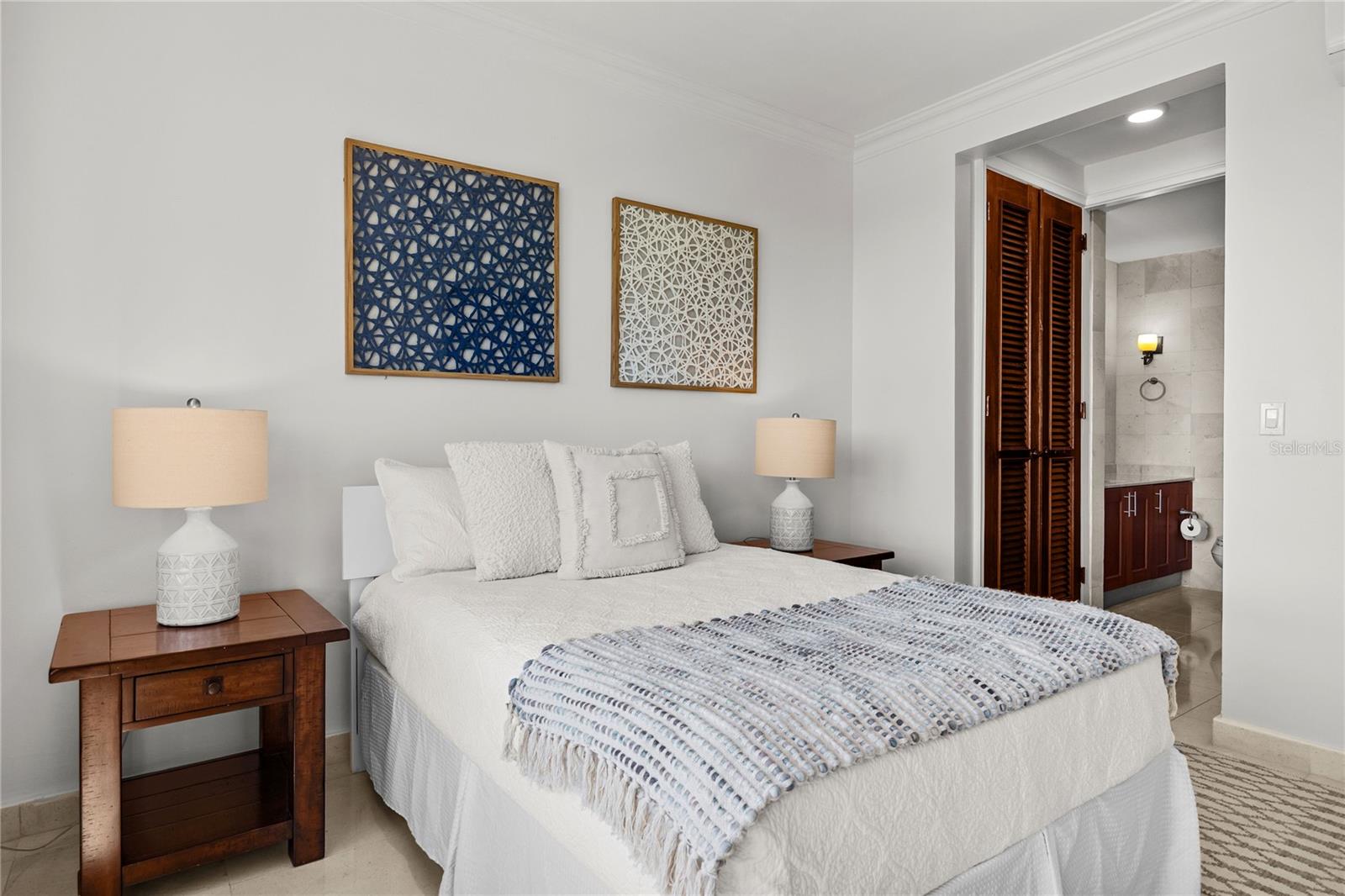 COUNTRY CLUB RESIDENCES - Residential