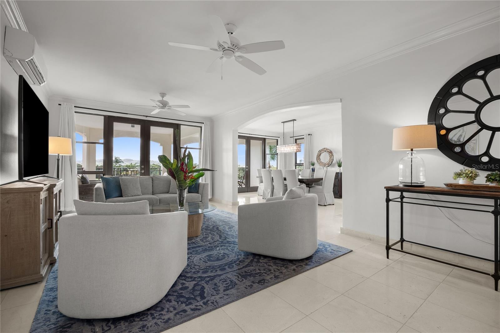 COUNTRY CLUB RESIDENCES - Residential