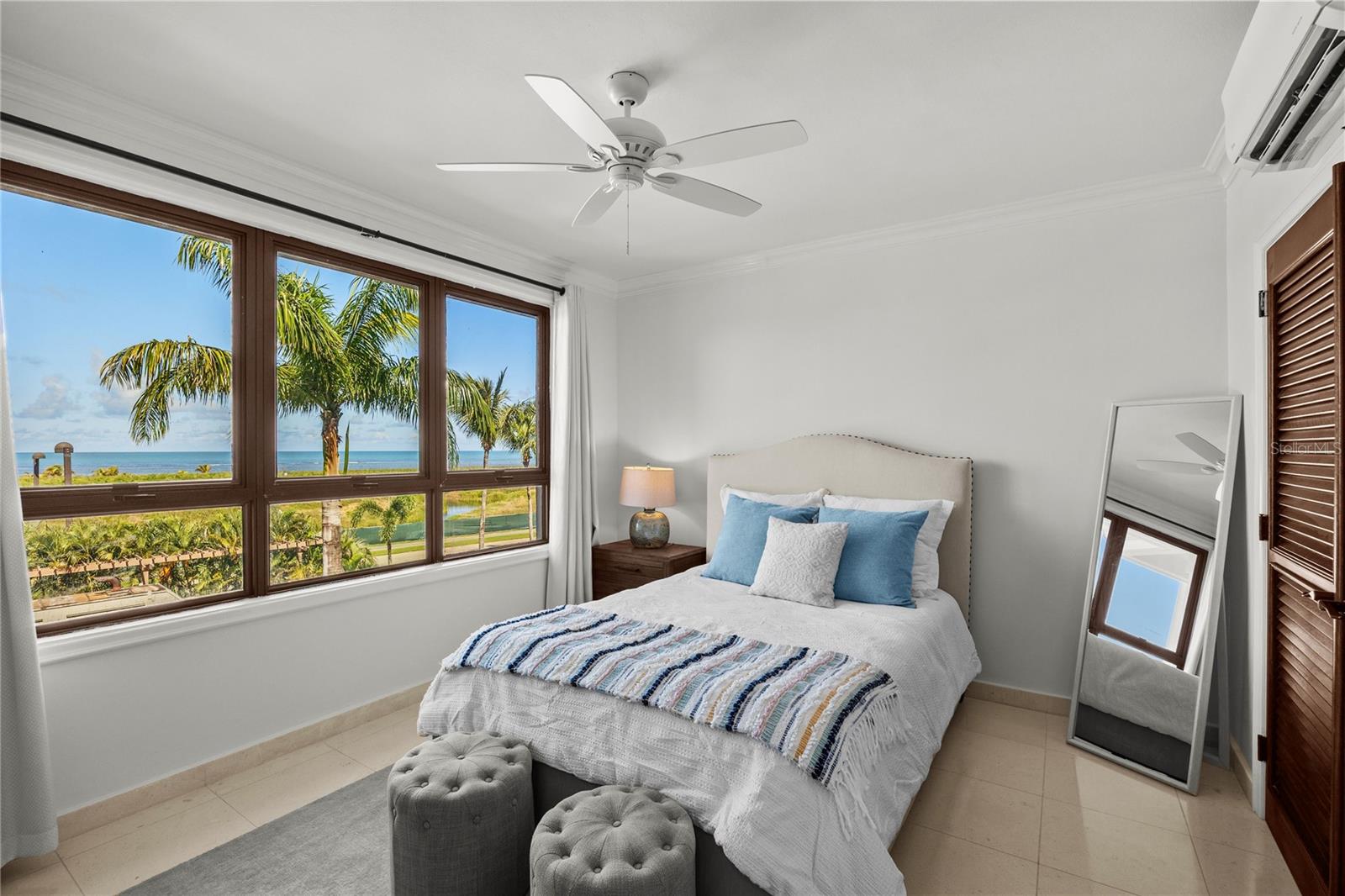 COUNTRY CLUB RESIDENCES - Residential