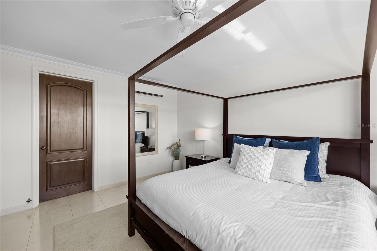 COUNTRY CLUB RESIDENCES - Residential