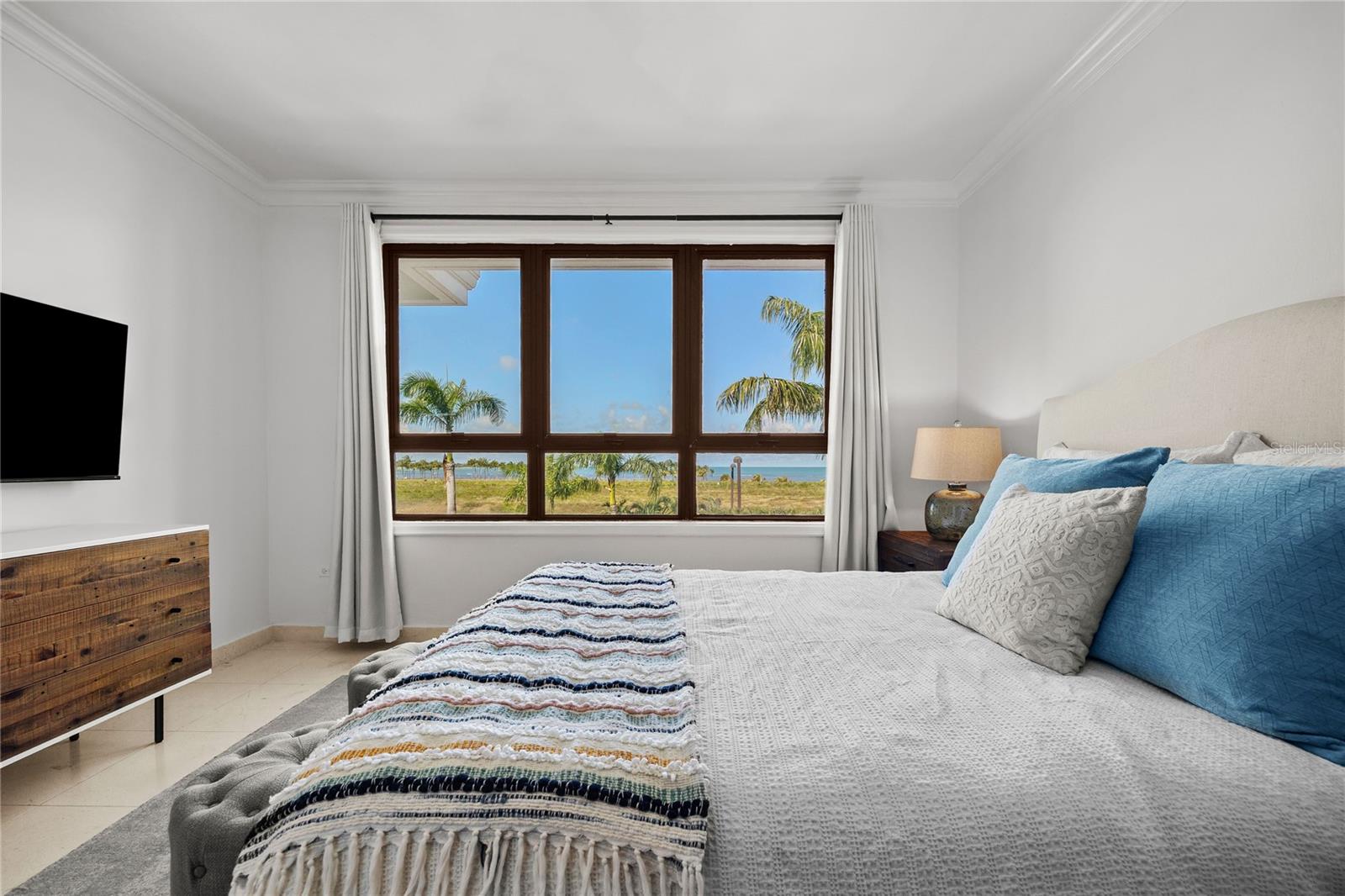 COUNTRY CLUB RESIDENCES - Residential