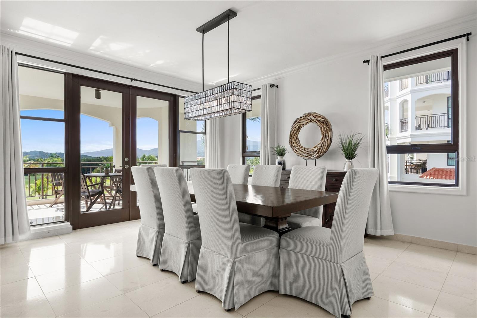 COUNTRY CLUB RESIDENCES - Residential