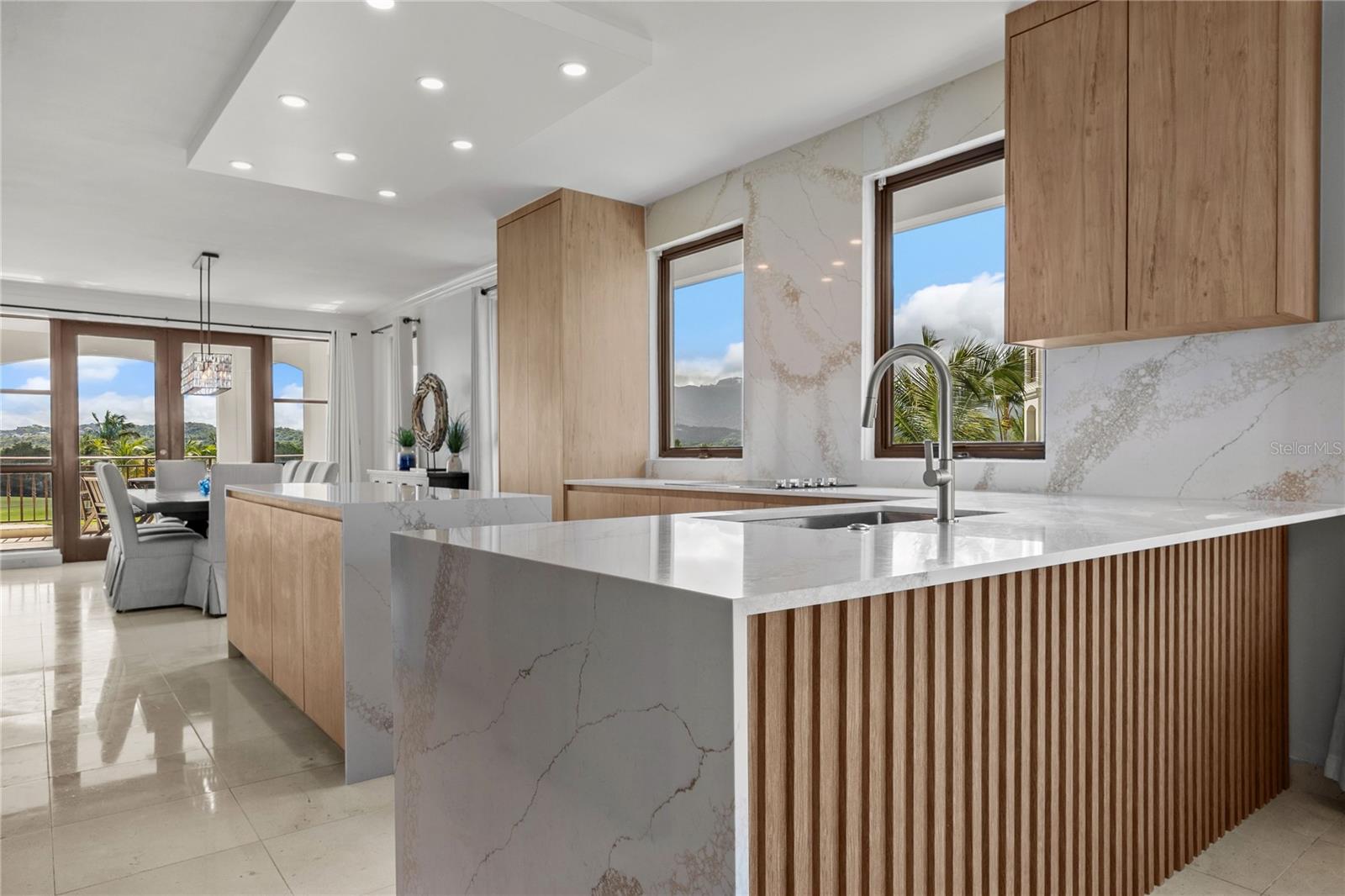 COUNTRY CLUB RESIDENCES - Residential