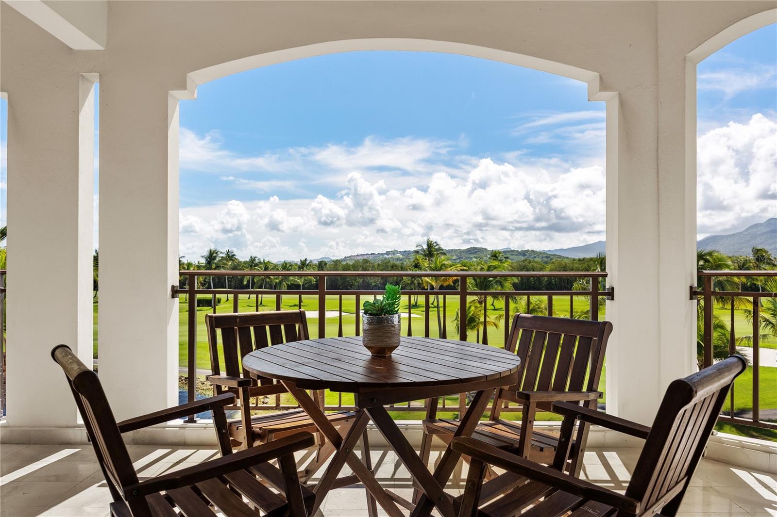 COUNTRY CLUB RESIDENCES - Residential