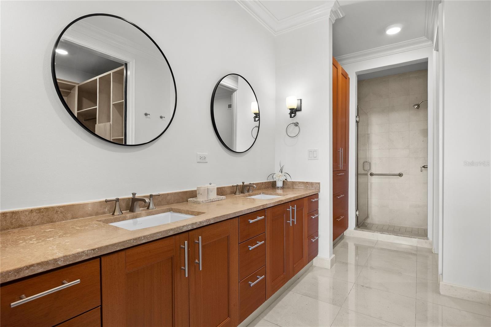 COUNTRY CLUB RESIDENCES - Residential