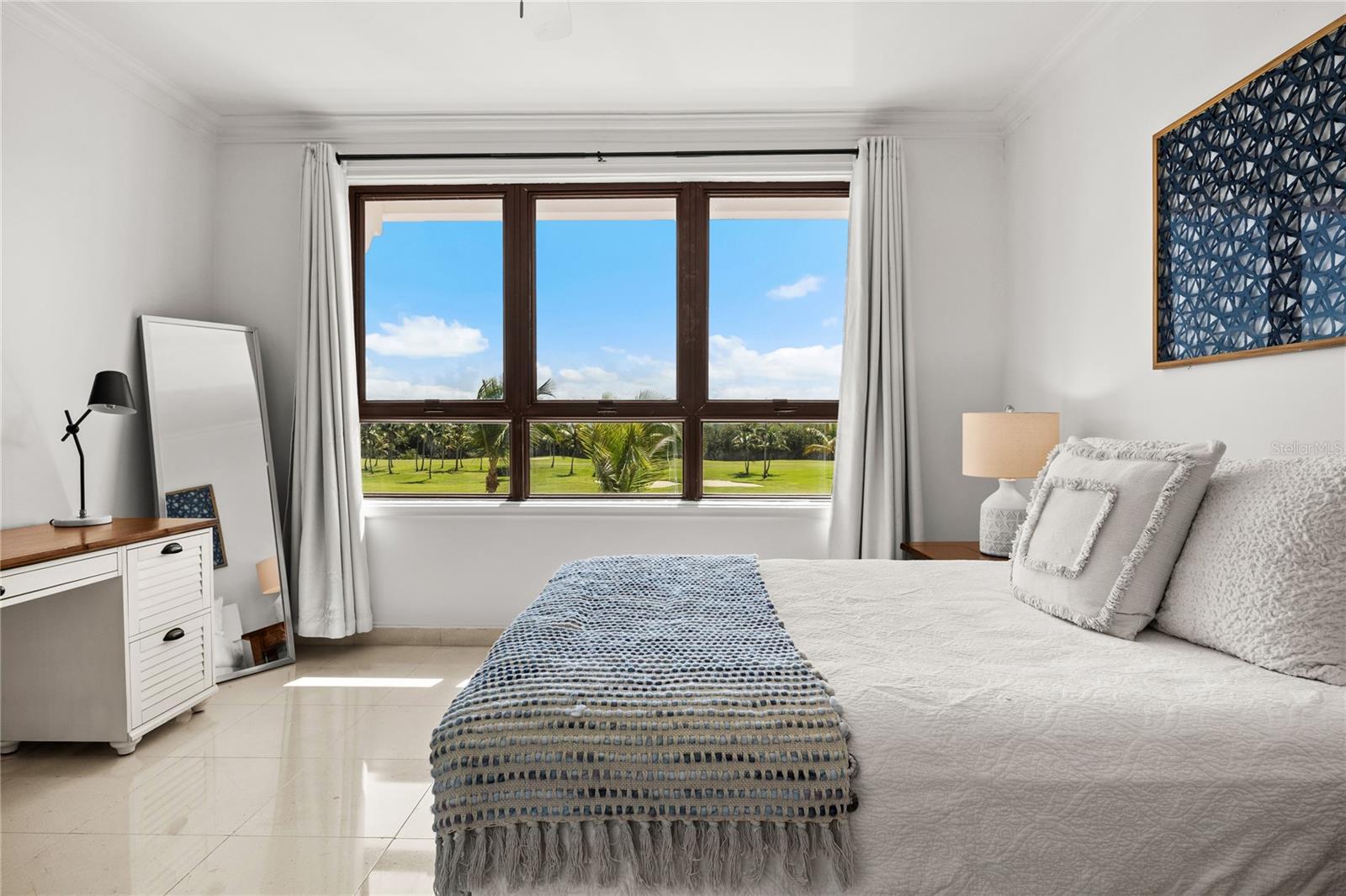 COUNTRY CLUB RESIDENCES - Residential