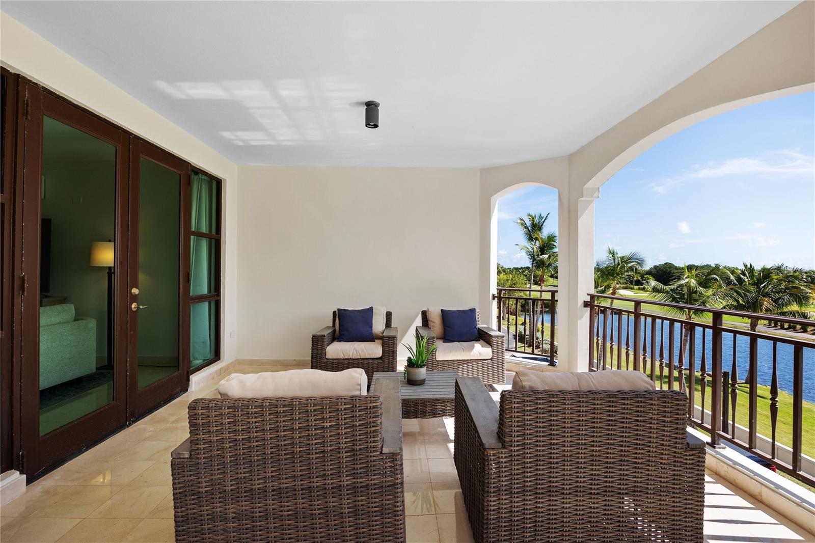 COUNTRY CLUB RESIDENCES - Residential