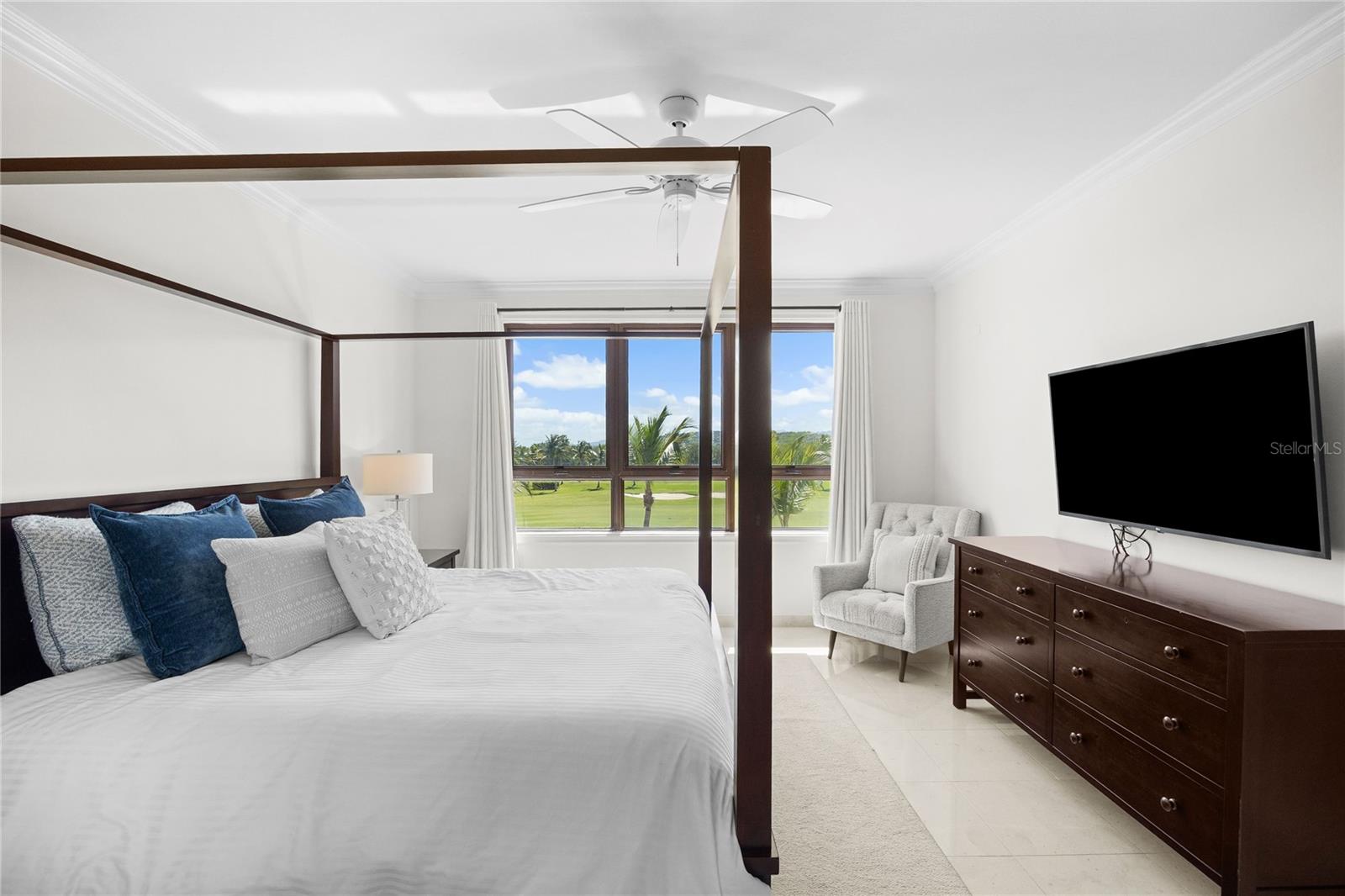 COUNTRY CLUB RESIDENCES - Residential