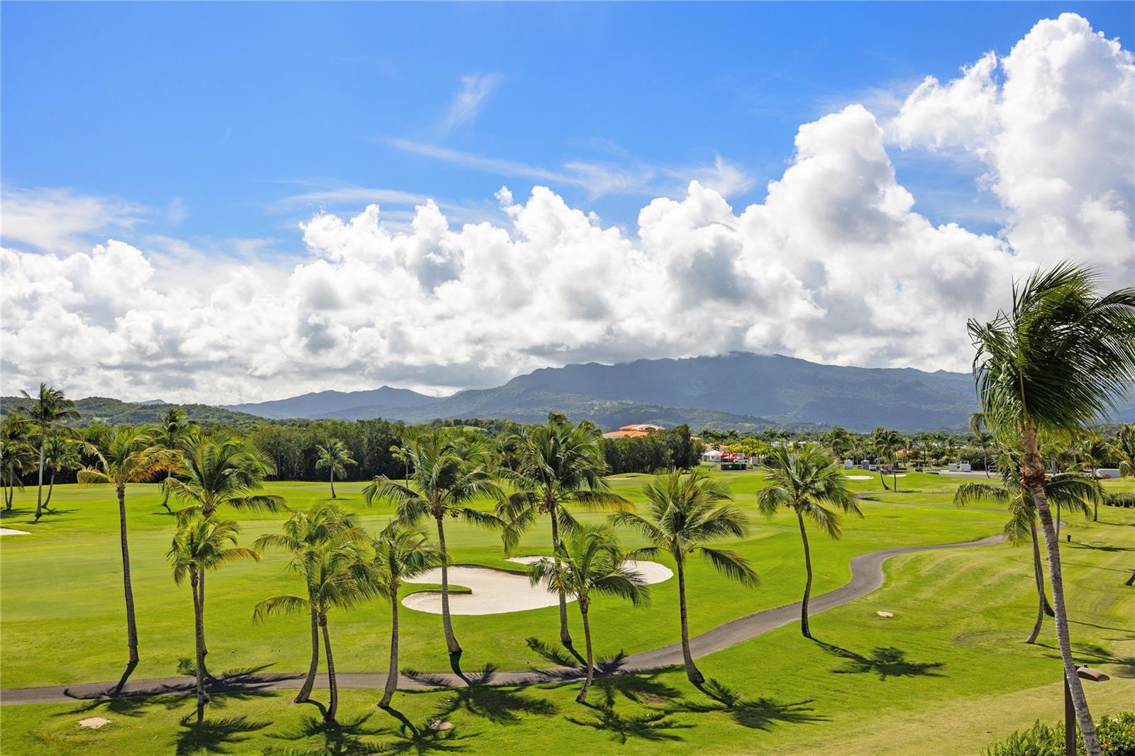 COUNTRY CLUB RESIDENCES - Residential